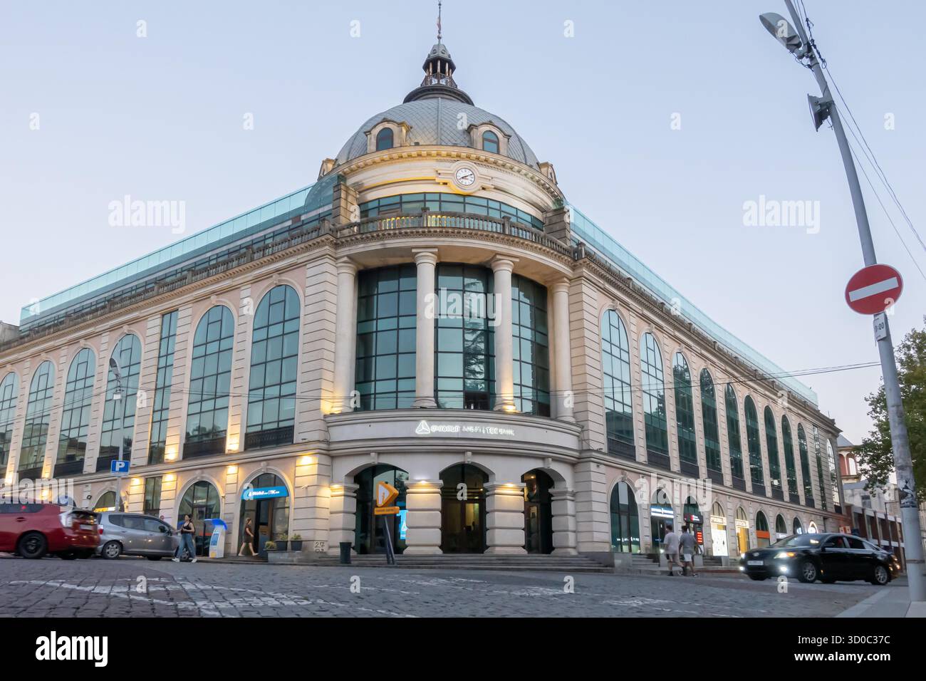 TBC Bank Kutaisi Building, un'istituzione finanziaria georgiana, Georgia Foto Stock