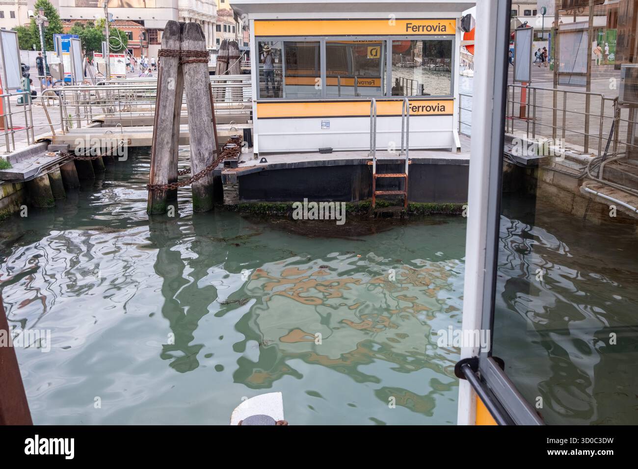 Fermata del vaporetto ACTV ferrovia a Venezia, IT Foto Stock