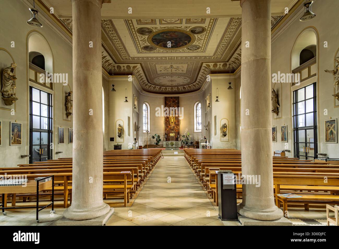 Interno della Chiesa cattolica di nostra Signora a Fürth, Media Franconia, Baviera, Germania Foto Stock