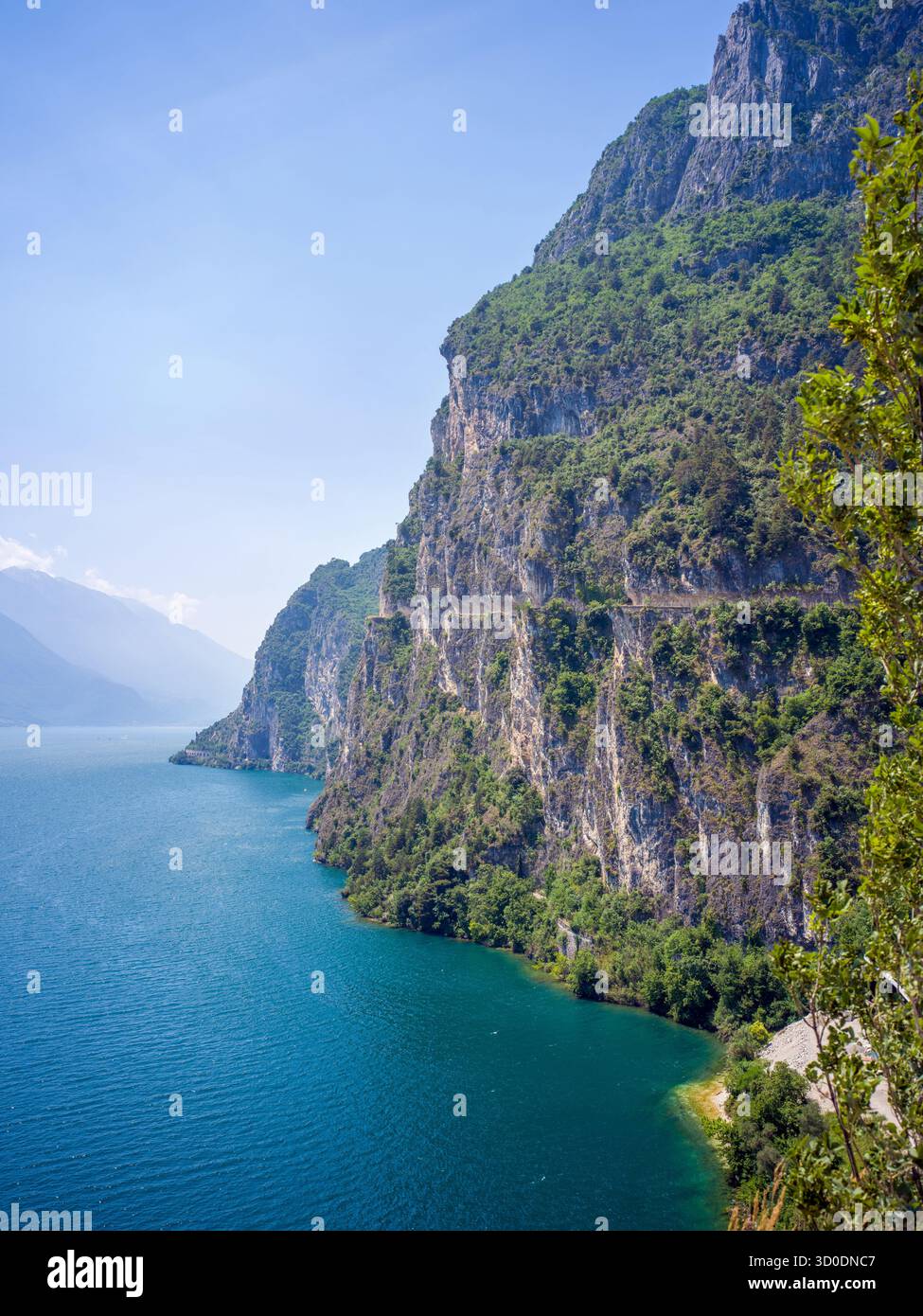 Veduta del Lago di Garda e della strada del Ponale, del Lago di Garda, di Trento, del Trentino, dell'alto Adige, Brescia, Lombardia, Italia settentrionale, Italia, Alpi, Dolomiti, Sud Foto Stock