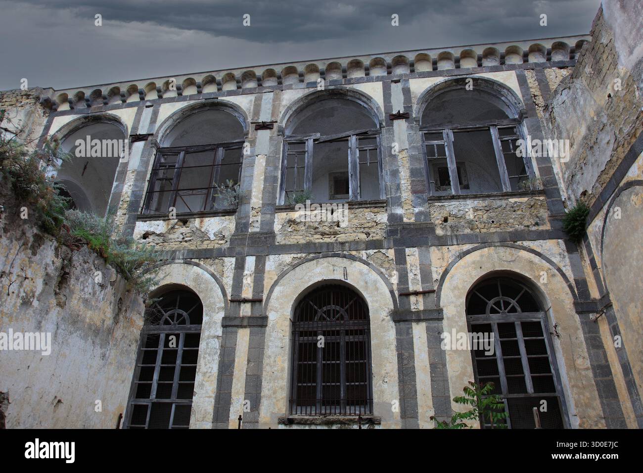 Palazzo d'Avalos, costruito come residenza nobiliare e poi trasformato in prigione, oggi museo, Isola di Procida, Golfo di Napoli, Isole Flegrei, campo Foto Stock