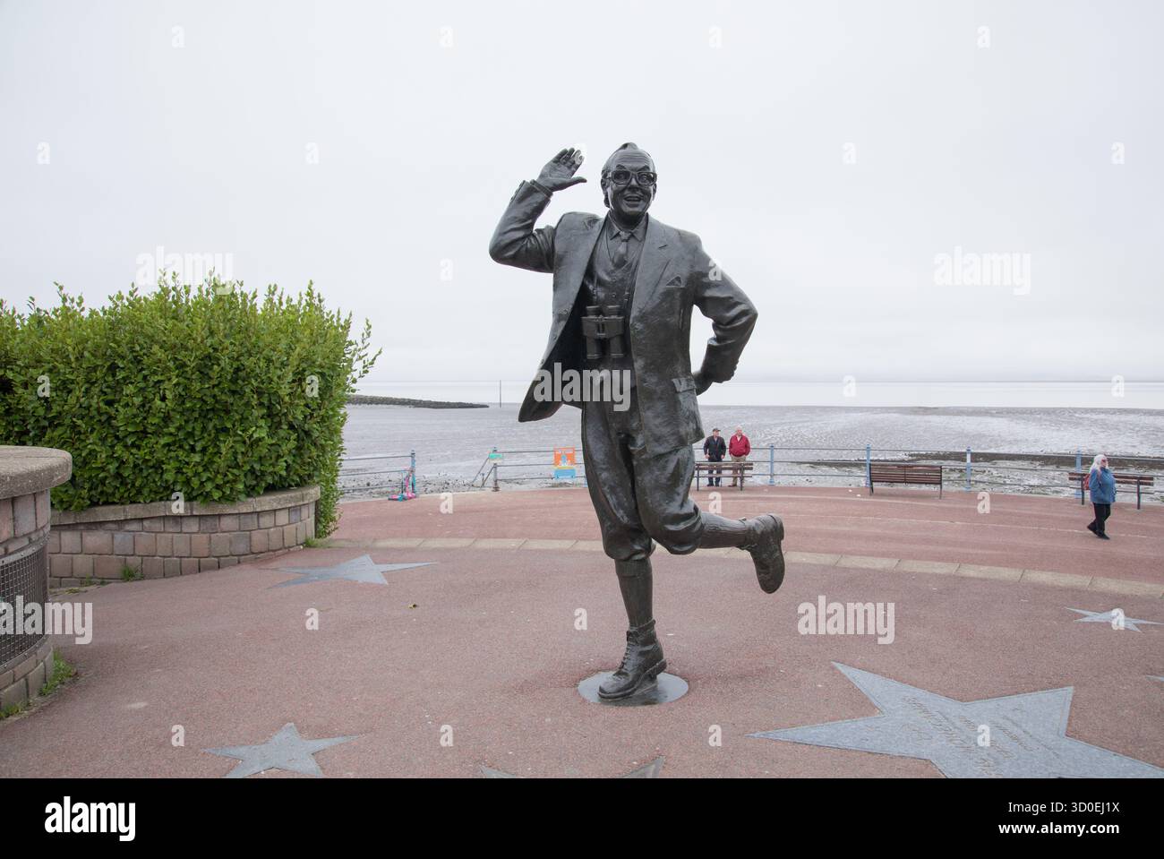 Statua di Eric Morecambe sulla Morecambe Promenade, Morecambe, Lancashire Foto Stock