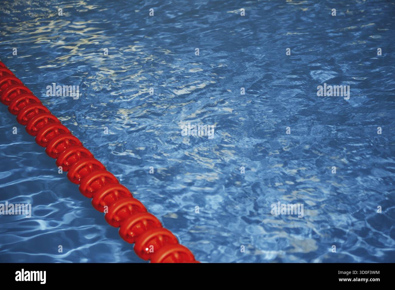 Piscina con i marcatori di corsia. La foto in orizzontale Foto Stock