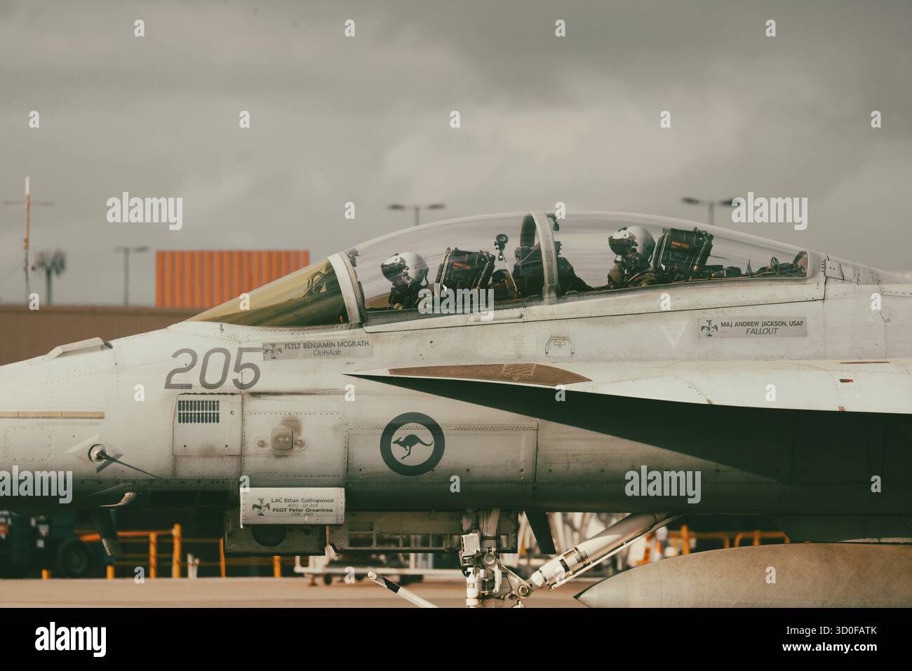 MELBOURNE, AUSTRALIA - MARZO 29: RAAF fa-18F Super Hornet visto in cielo durante l'Avalon Airshow 2025at Avalon Airport il 29 marzo 2025 a Melbour Foto Stock