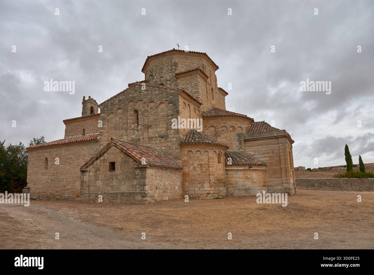 Eremo di nostra Signora dell'Annunciazione, vicino a Ureña, Spagna, un notevole esempio di architettura romanica lombarda. Di origine catalana, fu costruita Foto Stock