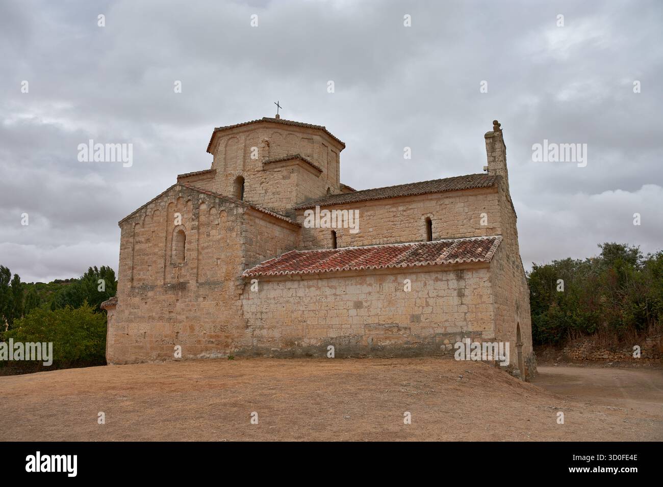 Eremo di nostra Signora dell'Annunciazione, vicino a Ureña, Spagna, un notevole esempio di architettura romanica lombarda. Di origine catalana, fu costruita Foto Stock