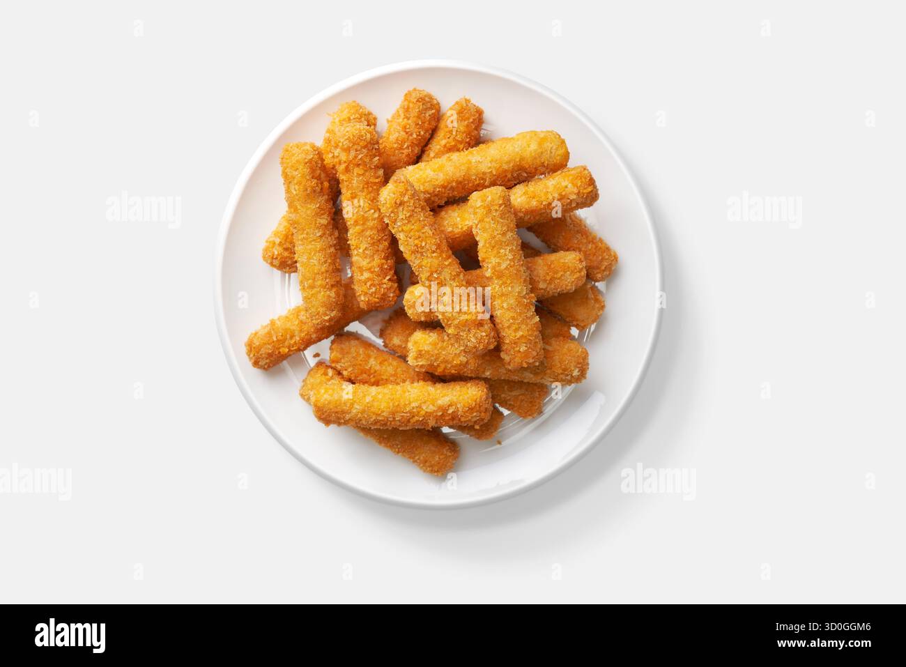 Un piatto di pepite croccanti di pollo marrone dorato Foto Stock