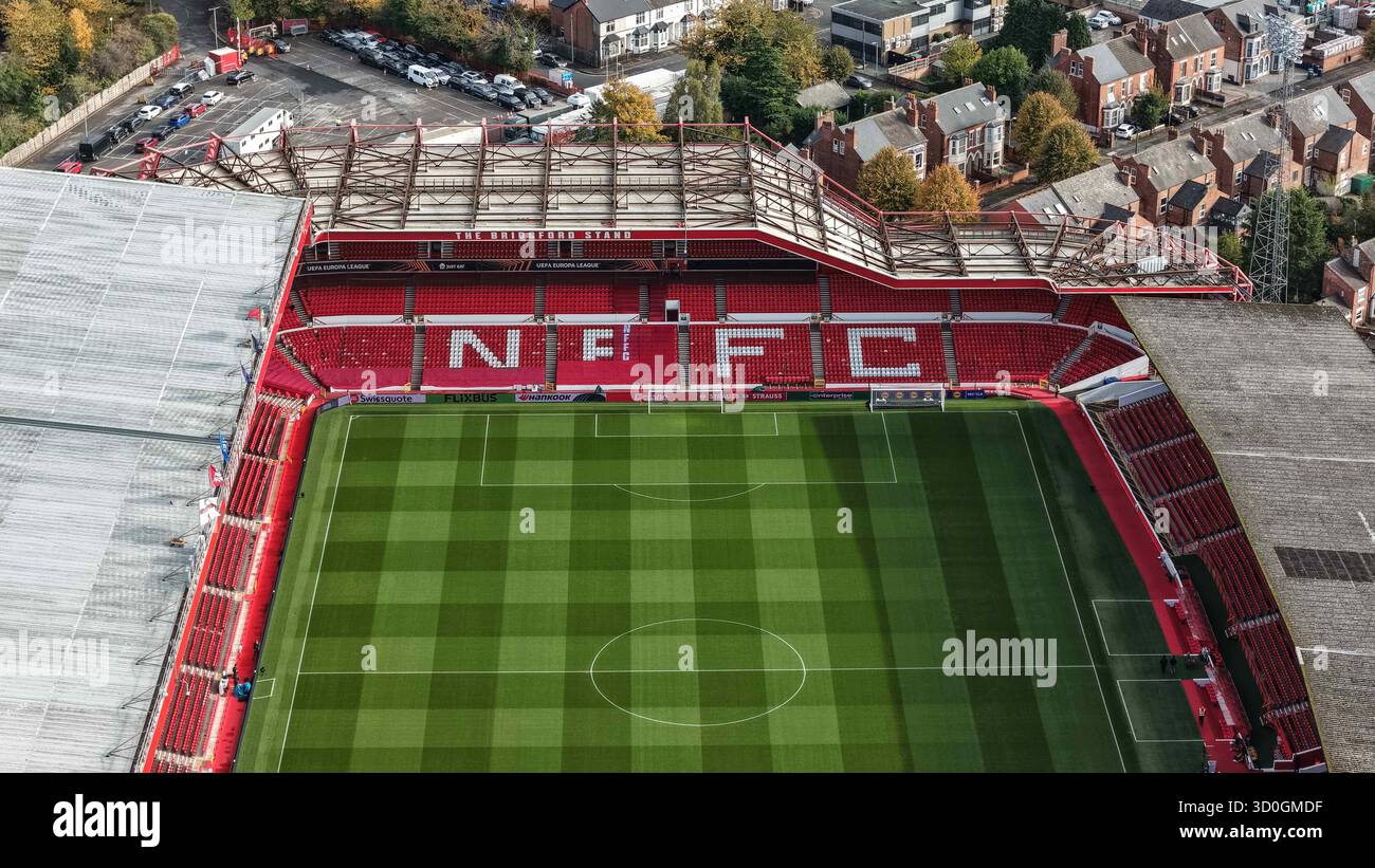 Una vista aerea generale del City Ground, famoso in tutto il mondo, durante la partita UEFA Europa League 3 di 8 Nottingham Forest vs Porto al City Ground, Nottingham, Regno Unito, 23 ottobre 2025 (foto di Mark Cosgrove/News Images) Foto Stock