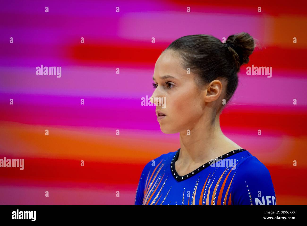 23 ottobre, Giacarta, Indonesia. GIACARTA - ginnasta Naomi Visser in azione durante la finale a tutto tondo ai Campionati mondiali di ginnastica artistica. Visser si è qualificato per due finali ai Campionati del mondo di Giacarta. ANP IRIS VAN DEN BROEK credito: ANP/Alamy Live News Foto Stock