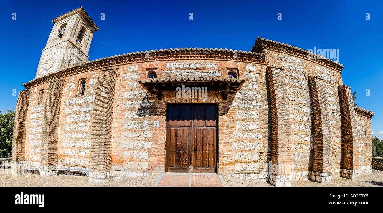 Hita, Spagna, - 11 ottobre 2025: Dettagli degli edifici nel centro storico della città di Hita nella provincia di Guadalajara, Spagna Foto Stock