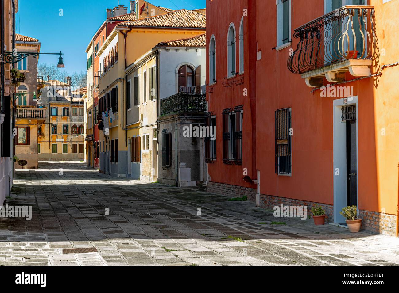 Calle del Pasubio, una strada tranquilla e nascosta nel Castello Sestieri di Venezia Foto Stock