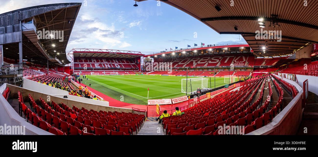 The City Ground, Nottingham, Regno Unito. 23 ottobre 2025. UEFA Europa League Football, Nottingham Forest contro Porto; pronti prima dell'arrivo dei tifosi credito: Action Plus Sports/Alamy Live News Foto Stock
