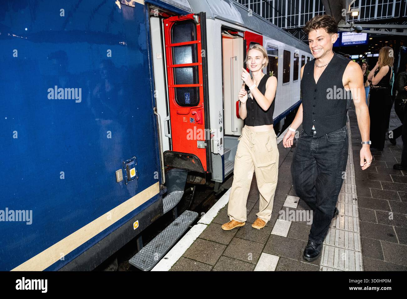 AMSTERDAM – il pubblico salirà a bordo del TRENO 50:HERTZ CLUB, che viaggerà attraverso Amsterdam durante l'Amsterdam Dance Event (ADE). Il festival di danza offre cinque giorni di spettacoli, feste, pannelli e laboratori in tutta la capitale. ANP SIMON LENSKENS netherlands Out - belgio Out Foto Stock