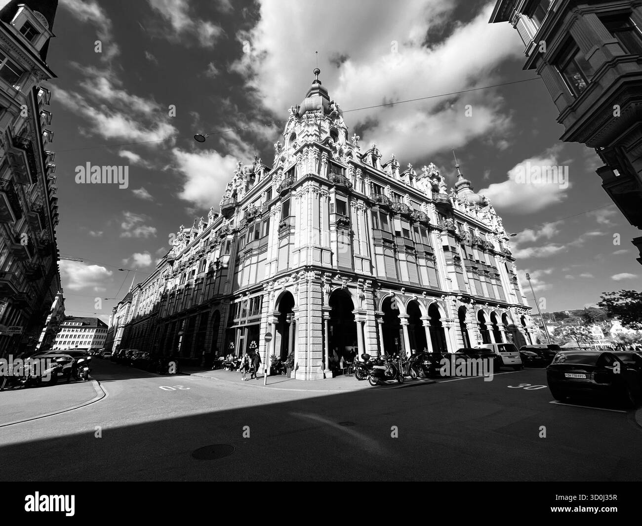 Maestosità barocca per le strade di Zurigo - Immagine stock catturata con smartphone
