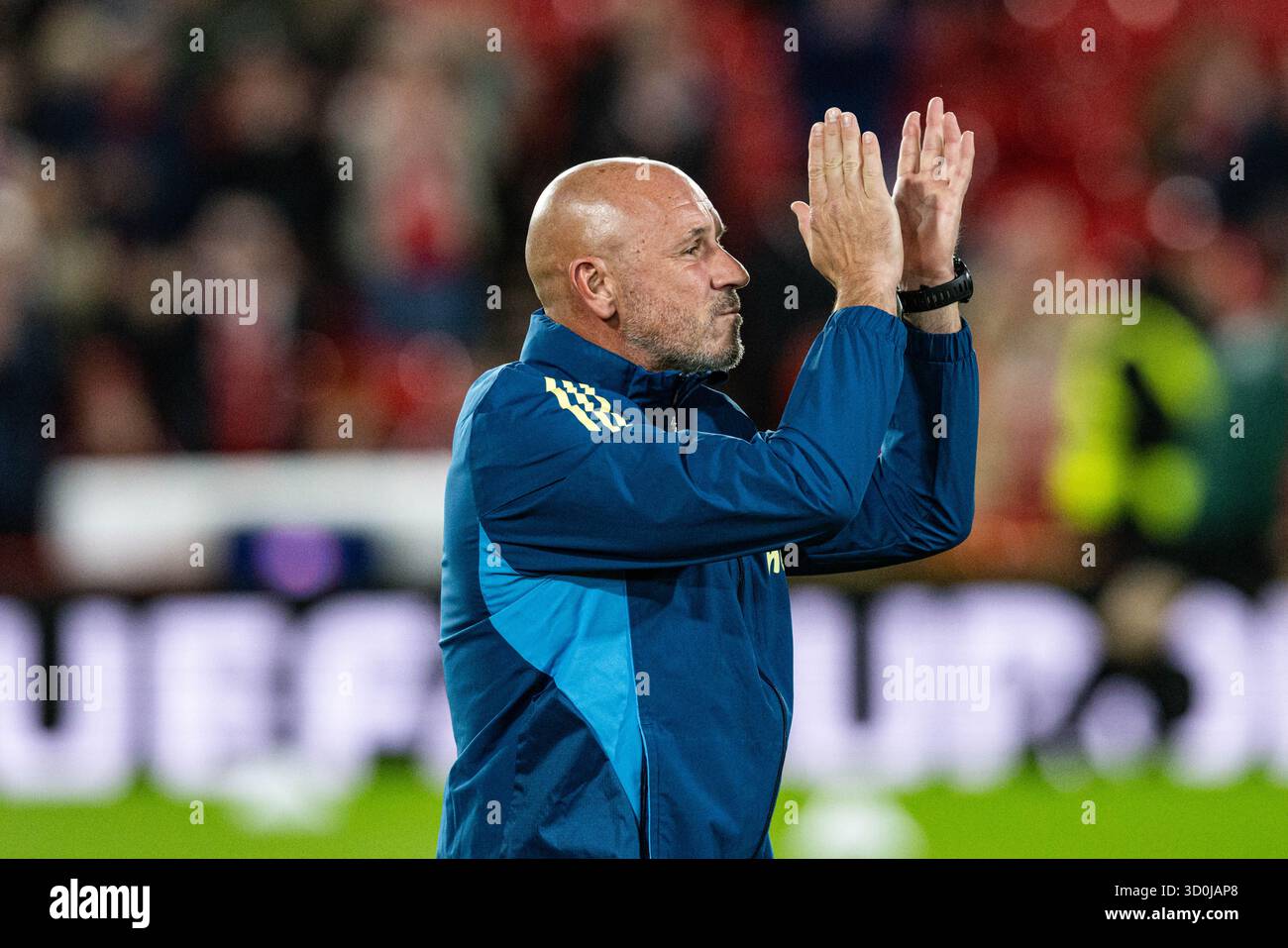 The City Ground, Nottingham, Regno Unito. 23 ottobre 2025. UEFA Europa League Football, Nottingham Forest contro Porto; allenatore del New Nottingham Forest ed ex giocatore del Forest Steve Stone credito: Action Plus Sports/Alamy Live News Foto Stock