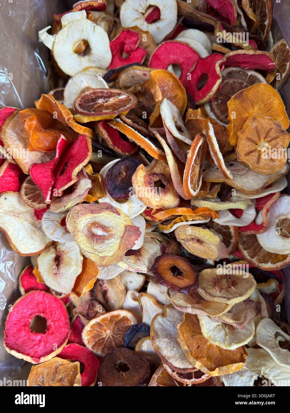Frutta secca, tra cui mele, pere, cachi e pesche - Atene, Grecia Foto Stock
