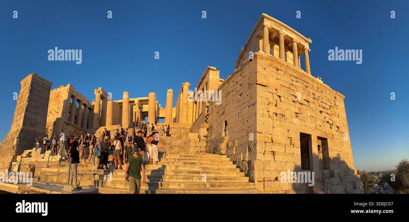 Ingresso all'Acropoli di Atene costruita nel V secolo a.C. - Atene, Grecia Foto Stock