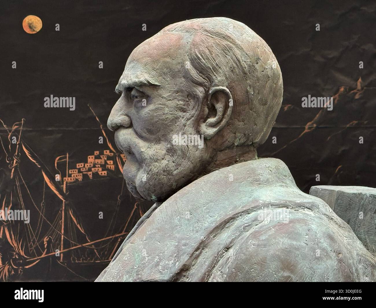 Statua di Dimitrios Vafiadakis, ex sindaco all'interno del municipio della città di Ermoupoli - Isola di Syros, Isole Cicladi, Grecia Foto Stock