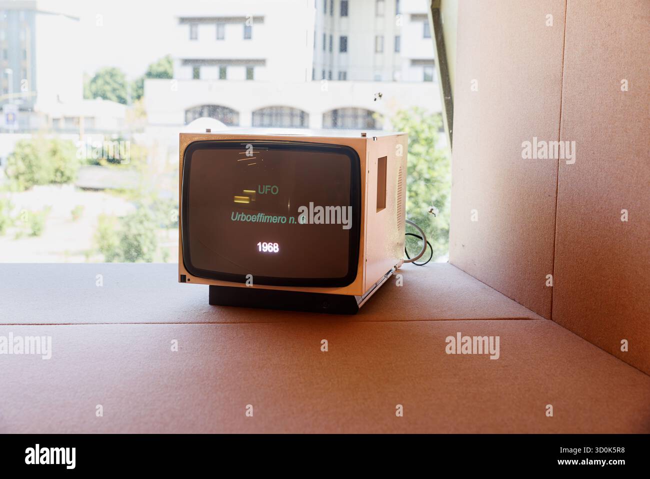 Prato, Italia - 27 giugno 2025: Opere d'arte Urboeffimero n. 6 di UFO, esposte a Eccentrica: Collezioni Centro Pecci, a cura di Stefano Collicelli Cagol Foto Stock