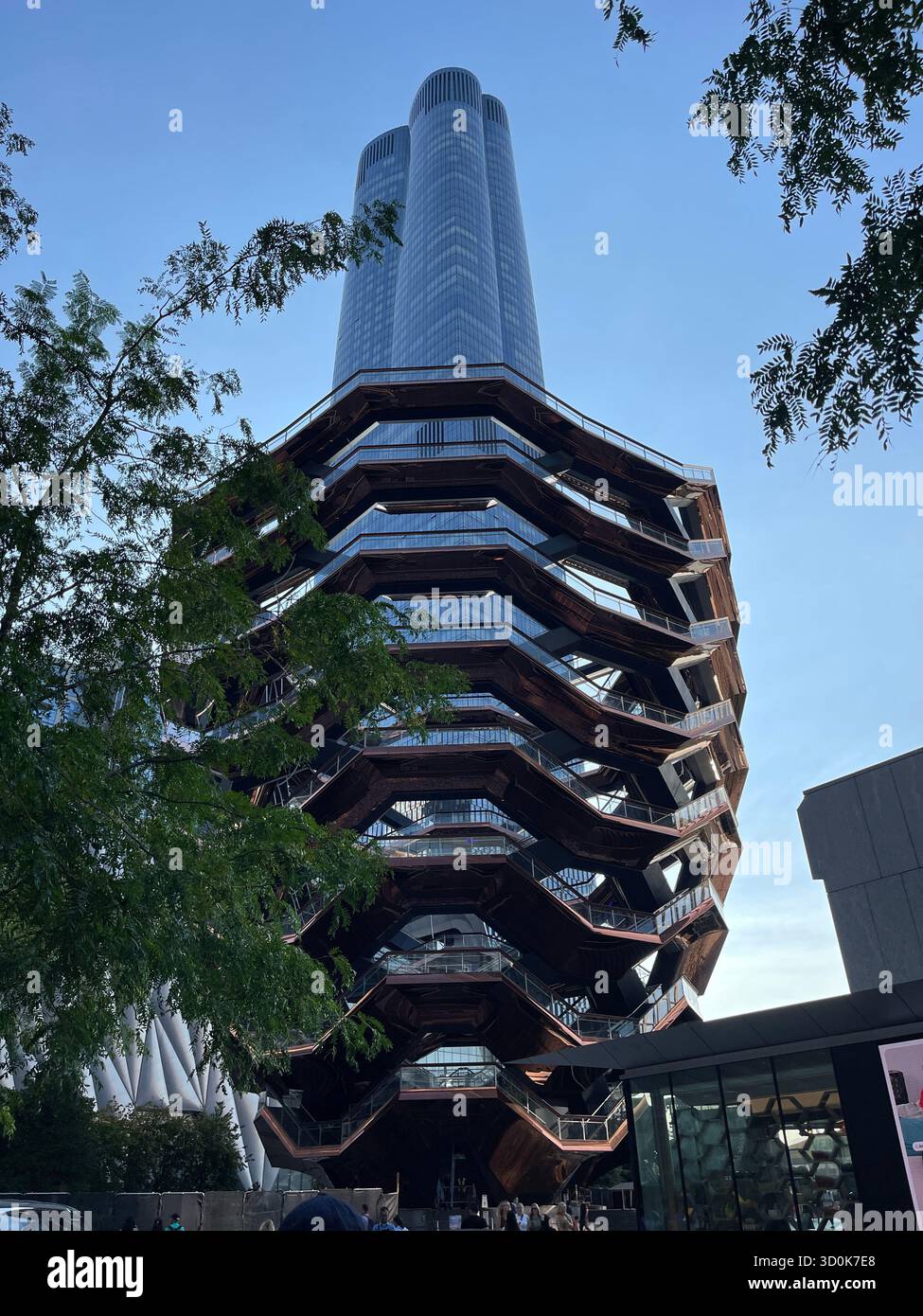 La nave, Hudson Yards, l'icona moderna di New York dell'acciaio e del cielo. - Immagine stock catturata con smartphone