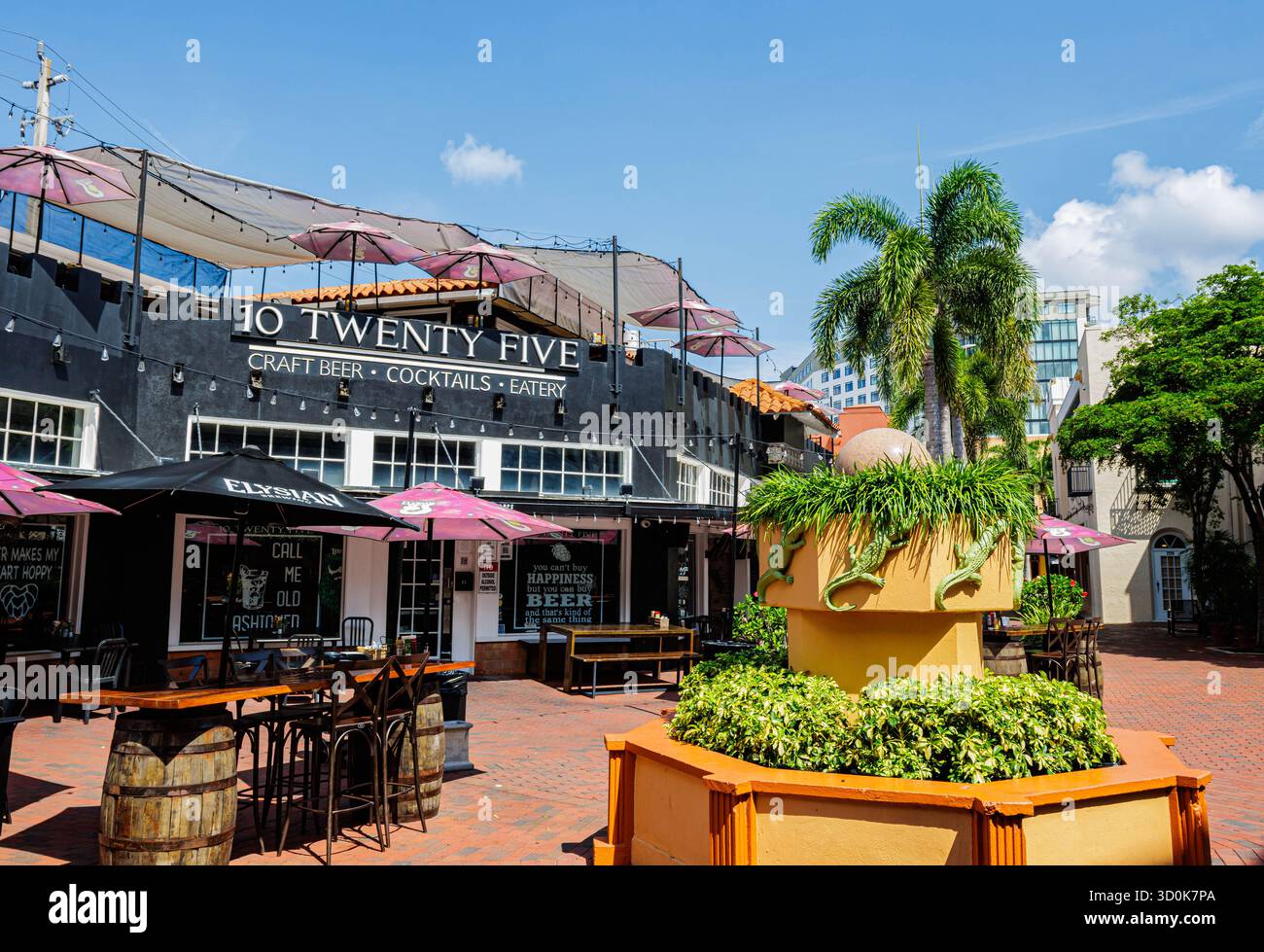Ristoranti all'aperto nel River District, Fort Myers, Florida, Stati Uniti Foto Stock
