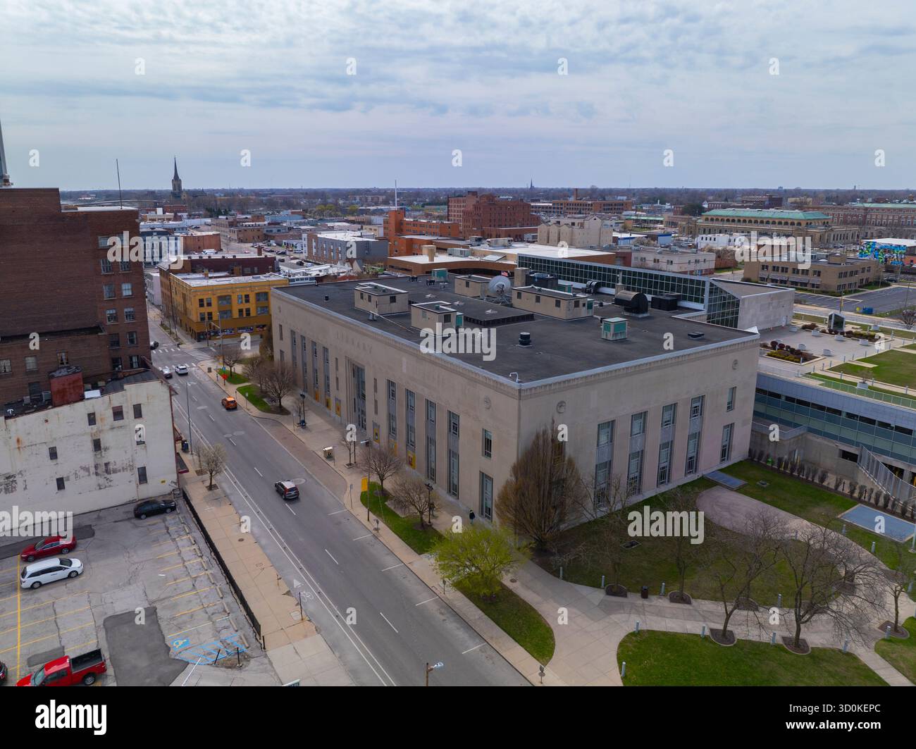 Vista aerea della biblioteca pubblica della contea di Toledo Lucas al 325 N Michigan Street nel centro di Toledo, OHIO, Stati Uniti. Foto Stock