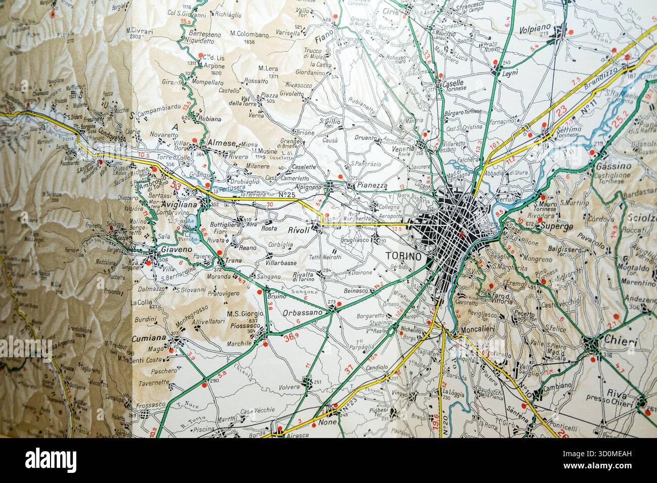 Mappa stradale d'epoca della rete urbana di Torino (Torino) e delle autostrade circostanti. Foto Stock