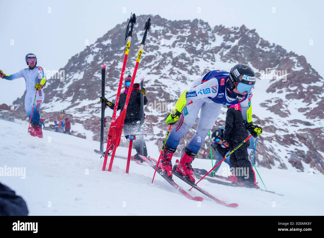 Sölden, Austria 20251023. L'alpinista Oscar Andreas Sandvik e la nazionale norvegese di sci alpino si allenano sul ghiacciaio di Tiefenbach in occasione dell'apertura della Coppa del mondo di alpinismo a Sölden, Austria, il prossimo fine settimana foto: Cornelius Poppe / NTB questo testo è tradotto automaticamente Foto Stock