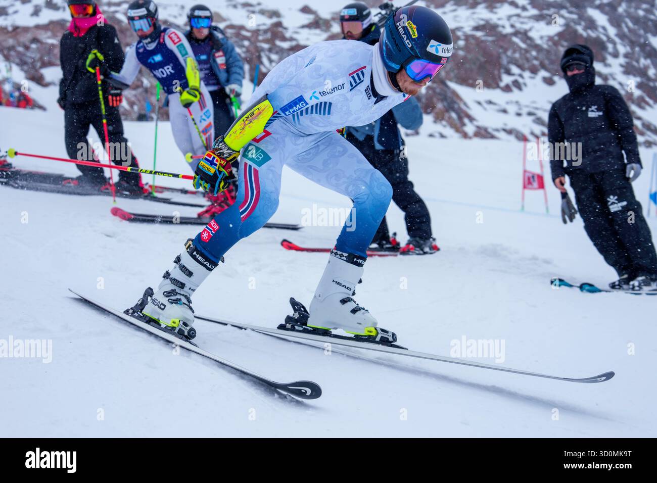 Sölden, Austria 20251023. L'alpinista Atle Lie McGrath e la nazionale norvegese di sci alpino si allenano a Tiefenbachgletscher in occasione dell'apertura della Coppa del mondo di alpinismo a Sölden, Austria, il prossimo fine settimana foto: Cornelius Poppe / NTB questo testo è tradotto automaticamente Foto Stock