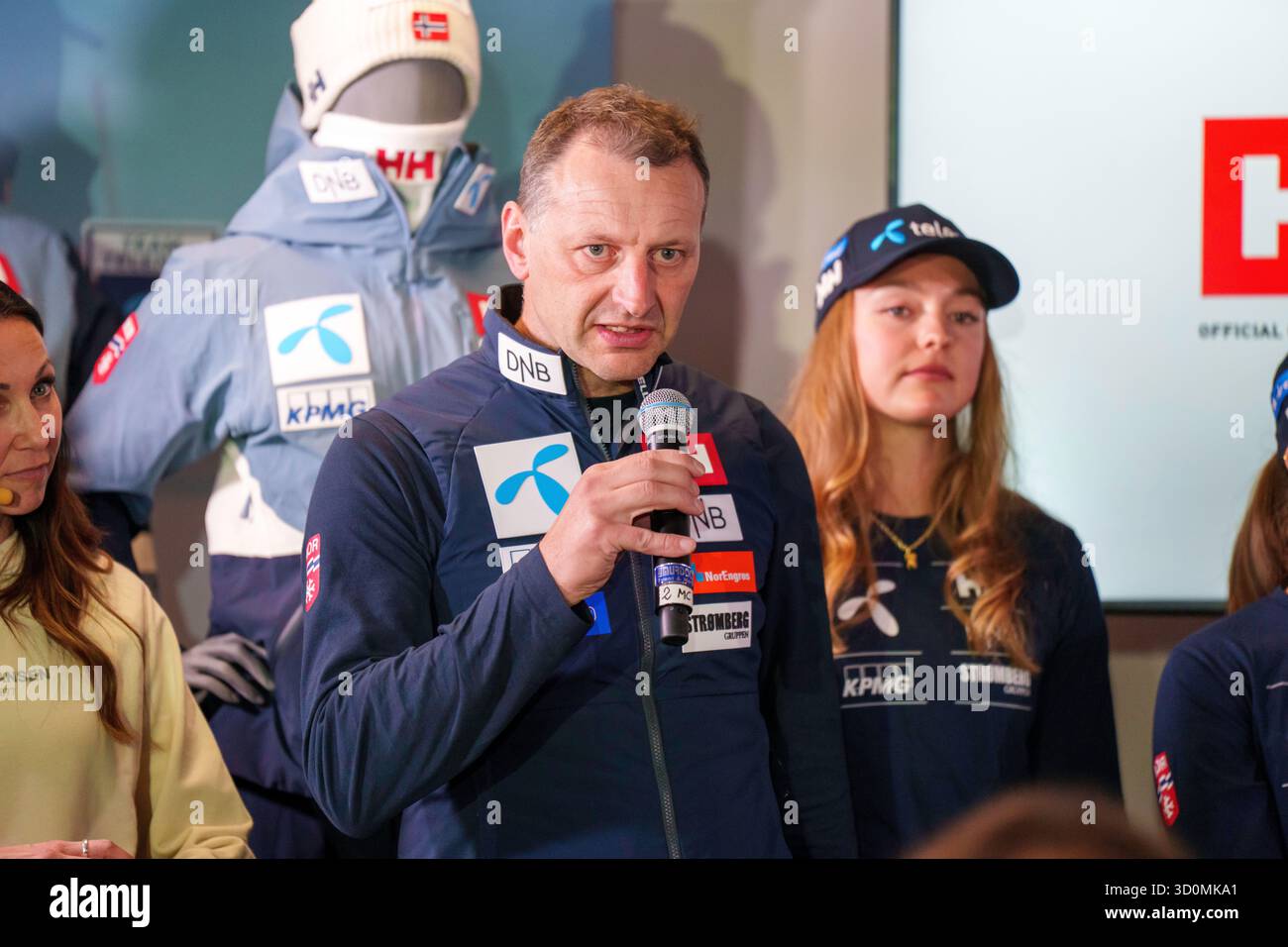 Sölden, Austria 20251023. Consulente per la comunicazione Claes Tommy Herland durante una conferenza stampa con la nazionale norvegese di sci alpino in occasione dell'apertura della Coppa del mondo di alpinismo a Sölden, Austria, il prossimo fine settimana foto: Cornelius Poppe / NTB questo testo è tradotto automaticamente Foto Stock
