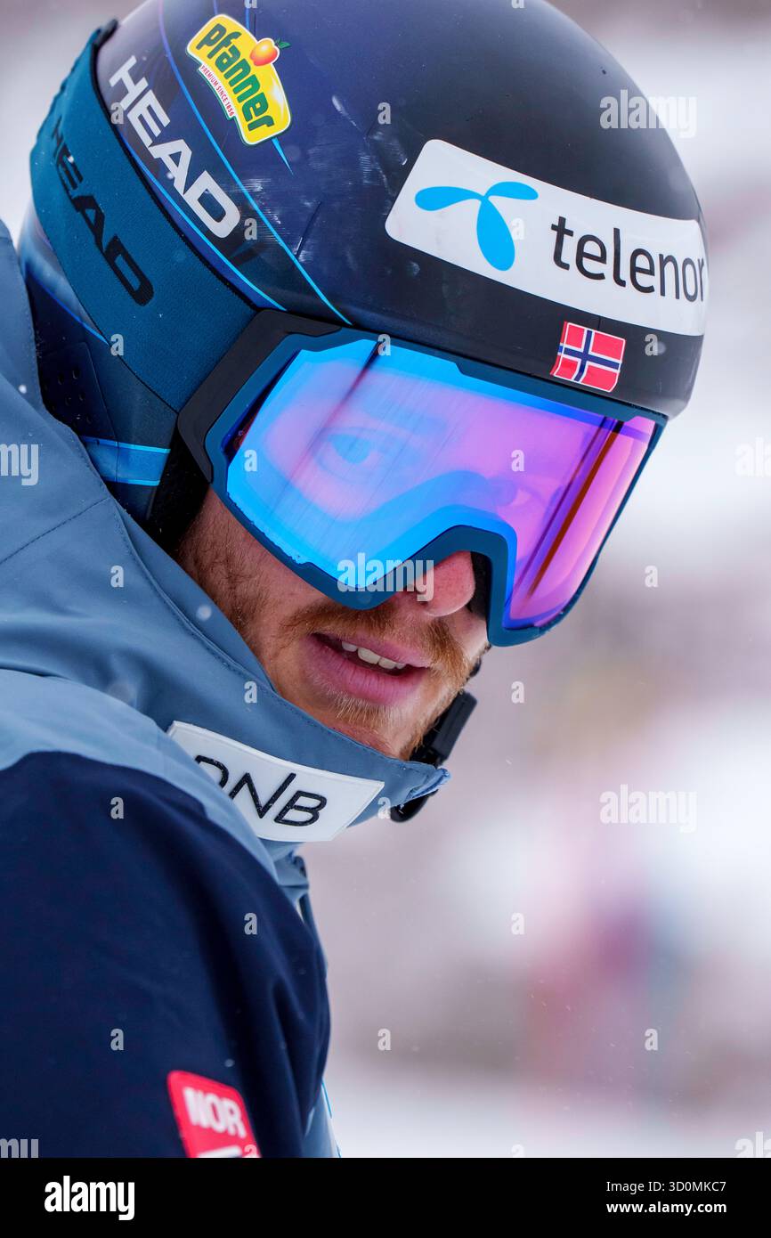 Sölden, Austria 20251023. L'alpinista Atle Lie McGrath e la nazionale norvegese di sci alpino si allenano sul ghiacciaio di Tiefenbach in occasione dell'apertura della Coppa del mondo di alpinismo a Sölden, Austria, il prossimo fine settimana foto: Cornelius Poppe / NTB questo testo è tradotto automaticamente Foto Stock