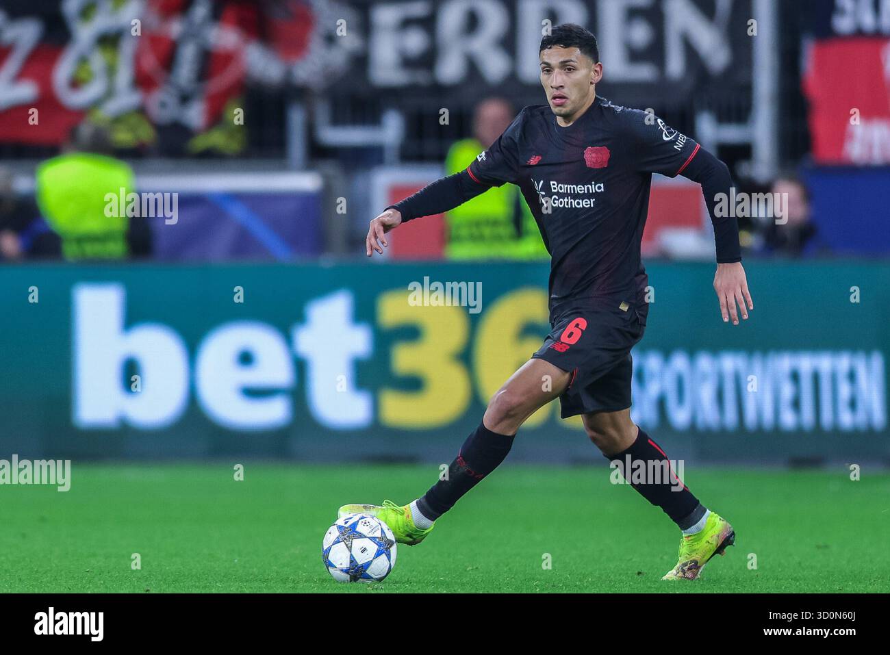 Germania. 21 ottobre 2025. Fussball Champions League 3. Spieltag Bayer 04 Leverkusen - Paris St. Germain am 21.10.2025 in der BayArena a Leverkusen Equi Fernandez ( Leverkusen ) foto: Revierfoto credito: ddp media GmbH/Alamy Live News Foto Stock