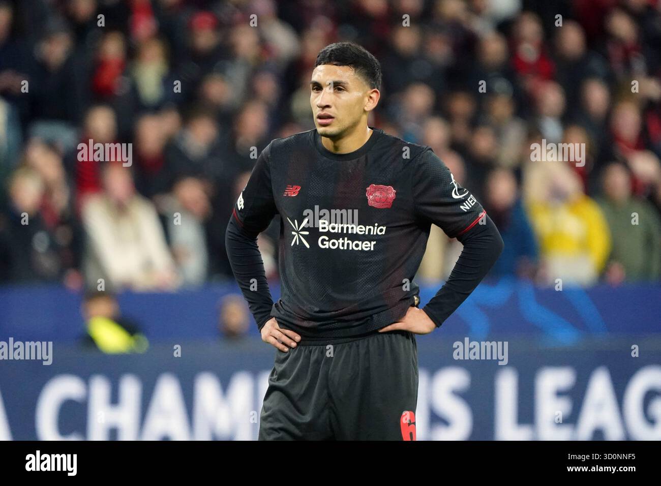 Fussball, UEFA Champions League 2025/2026, Bayer 04 Leverkusen - Paris Saint-Germain FC, 21.10.2025 BayArena Leverkusen, Equi Fernandez, Bayer 04 Leverkusen, Aktion, Einzelbild, Fotocopyright Gladys Chai von der Laage Foto Stock