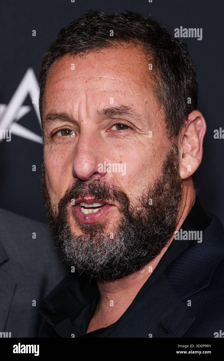 HOLLYWOOD, LOS ANGELES, CALIFORNIA, USA - 23 OTTOBRE: L'attore e comico americano Adam Sandler arriva al 2025 AFI (American Film Institute) Fest presentato da Canva - Premiere di "Jay Kelly" di Netflix tenutosi al TCL Chinese Theatre IMAX il 23 ottobre 2025 a Hollywood, Los Angeles, California, Stati Uniti. (Foto di Xavier Collin/Image Press Agency) Foto Stock