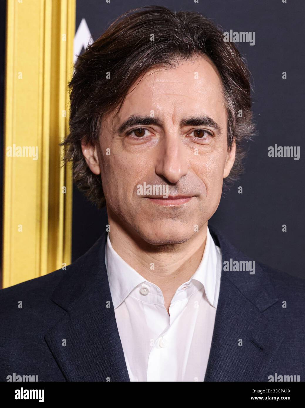 HOLLYWOOD, LOS ANGELES, CALIFORNIA, USA - 23 OTTOBRE: Il regista americano Noah Baumbach arriva al 2025 AFI (American Film Institute) Fest presentato da Canva - Premiere di "Jay Kelly" di Netflix tenutosi al TCL Chinese Theatre IMAX il 23 ottobre 2025 a Hollywood, Los Angeles, California, Stati Uniti. (Foto di Xavier Collin/Image Press Agency) Foto Stock