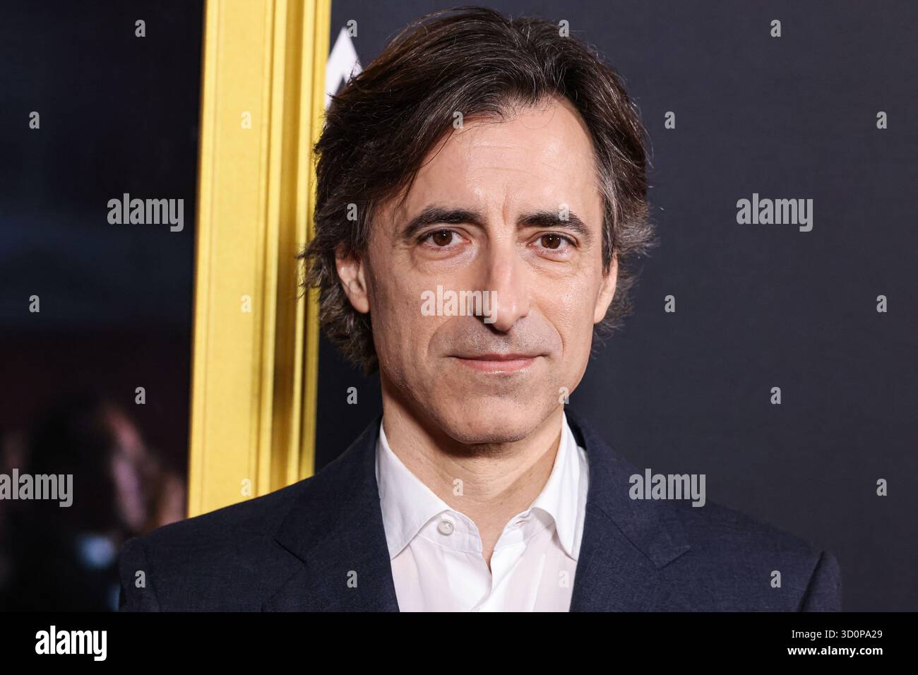 HOLLYWOOD, LOS ANGELES, CALIFORNIA, USA - 23 OTTOBRE: Il regista americano Noah Baumbach arriva al 2025 AFI (American Film Institute) Fest presentato da Canva - Premiere di "Jay Kelly" di Netflix tenutosi al TCL Chinese Theatre IMAX il 23 ottobre 2025 a Hollywood, Los Angeles, California, Stati Uniti. (Foto di Xavier Collin/Image Press Agency) Foto Stock