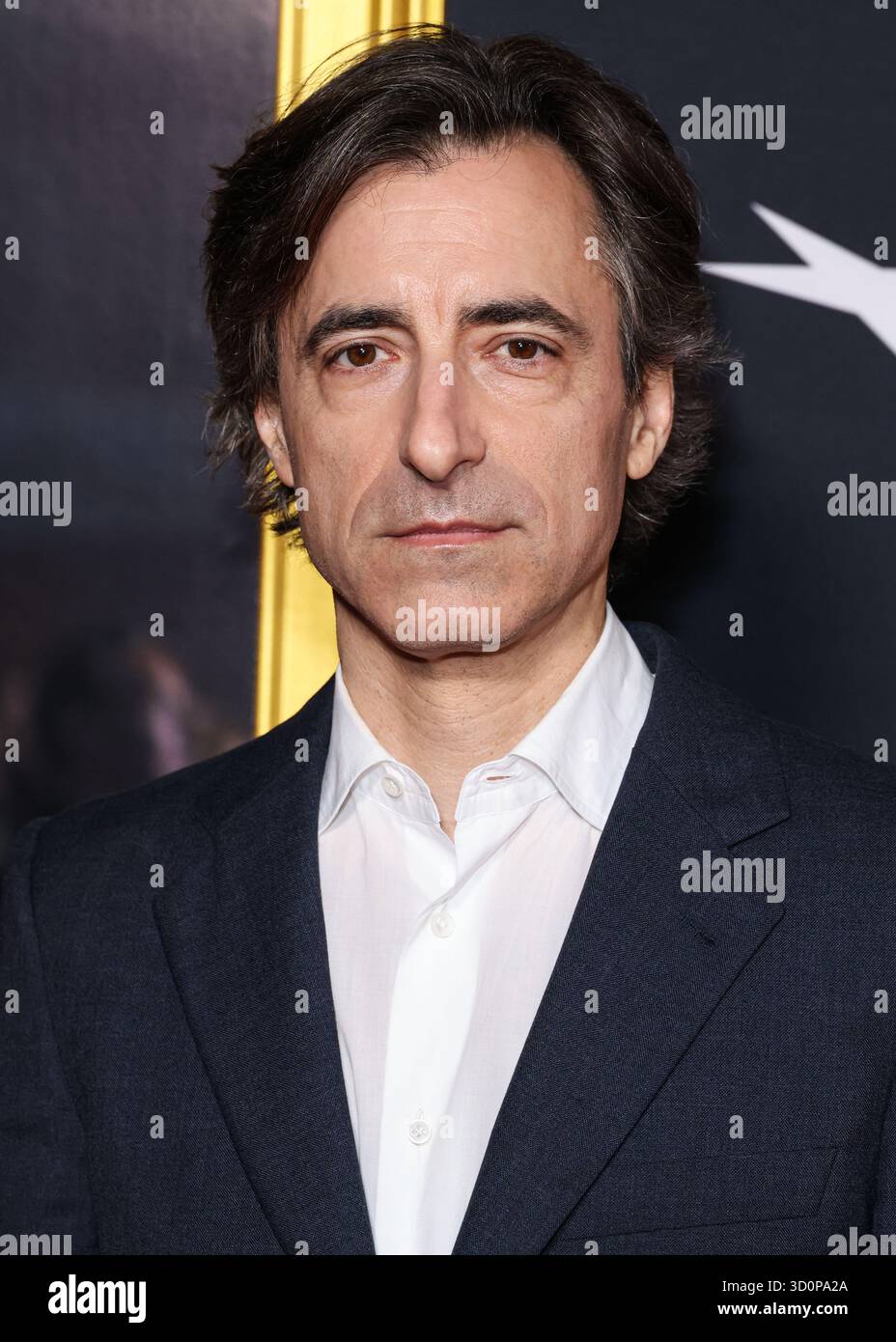 HOLLYWOOD, LOS ANGELES, CALIFORNIA, USA - 23 OTTOBRE: Il regista americano Noah Baumbach arriva al 2025 AFI (American Film Institute) Fest presentato da Canva - Premiere di "Jay Kelly" di Netflix tenutosi al TCL Chinese Theatre IMAX il 23 ottobre 2025 a Hollywood, Los Angeles, California, Stati Uniti. (Foto di Xavier Collin/Image Press Agency) Foto Stock