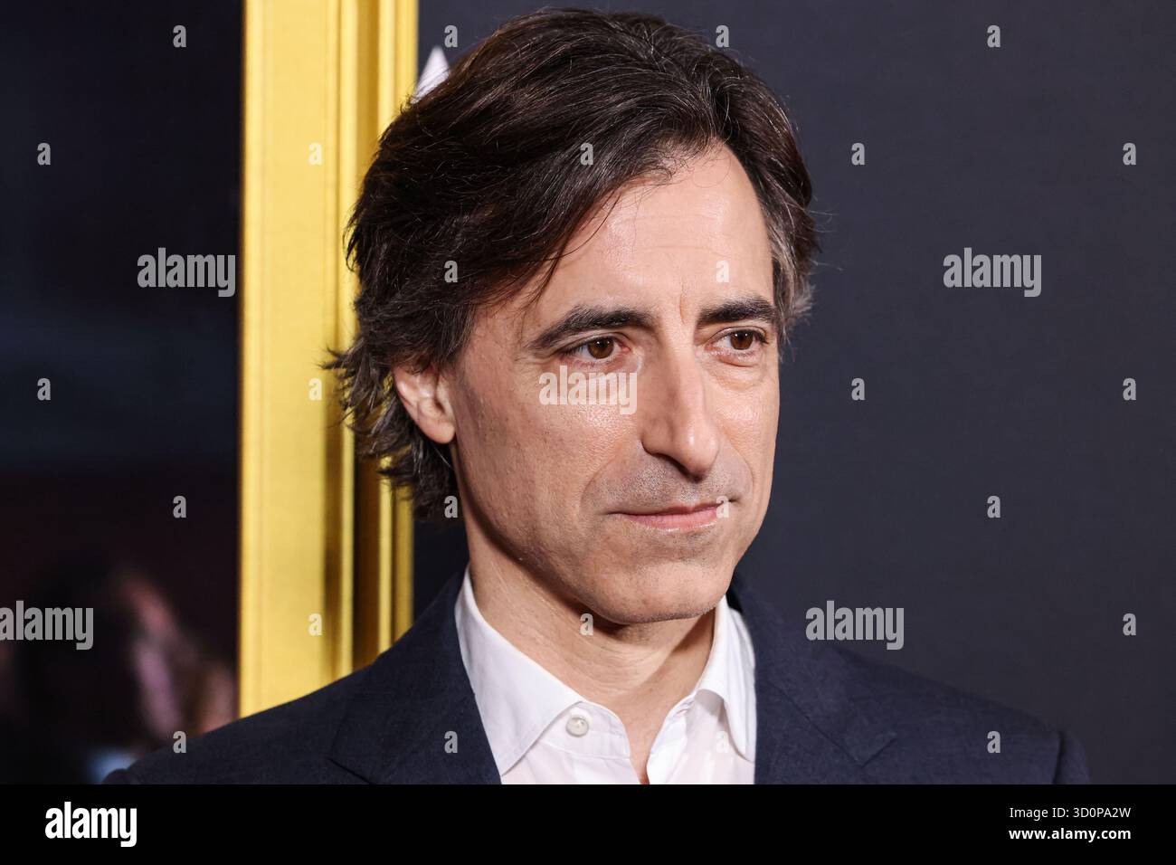 HOLLYWOOD, LOS ANGELES, CALIFORNIA, USA - 23 OTTOBRE: Il regista americano Noah Baumbach arriva al 2025 AFI (American Film Institute) Fest presentato da Canva - Premiere di "Jay Kelly" di Netflix tenutosi al TCL Chinese Theatre IMAX il 23 ottobre 2025 a Hollywood, Los Angeles, California, Stati Uniti. (Foto di Xavier Collin/Image Press Agency) Foto Stock