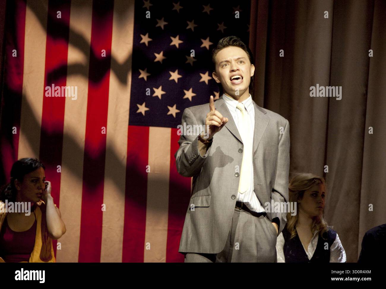 Colin Ryan (Rick) in i WAS LOOKING AT THE CEILING AND THEN i SAW THE SKY at the Theatre Royal Stratford East, Londra E15 06/07/2010 a Barbican Centre & Theatre Royal co-produzione musicale: John Adams libretto & testi: June Jordan design: Adam Wiltshire lighting: Joel Joelson video artist: Tol Rosner Movement: Jason Pennycooke Director: Kerry Michael Foto Stock