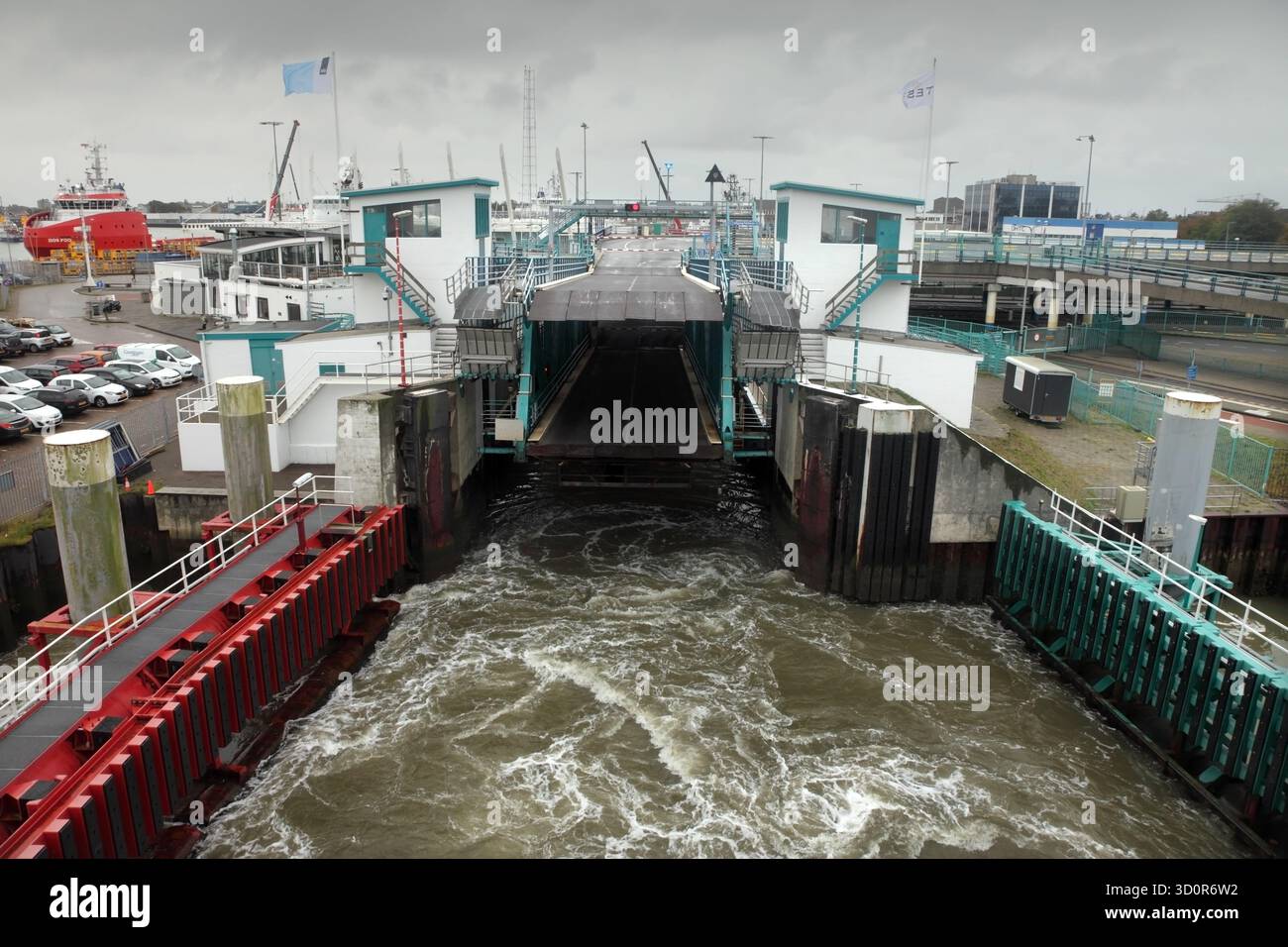 Il traghetto da Den Helder a Texel in partenza da Den Helder, Paesi Bassi. Foto Stock