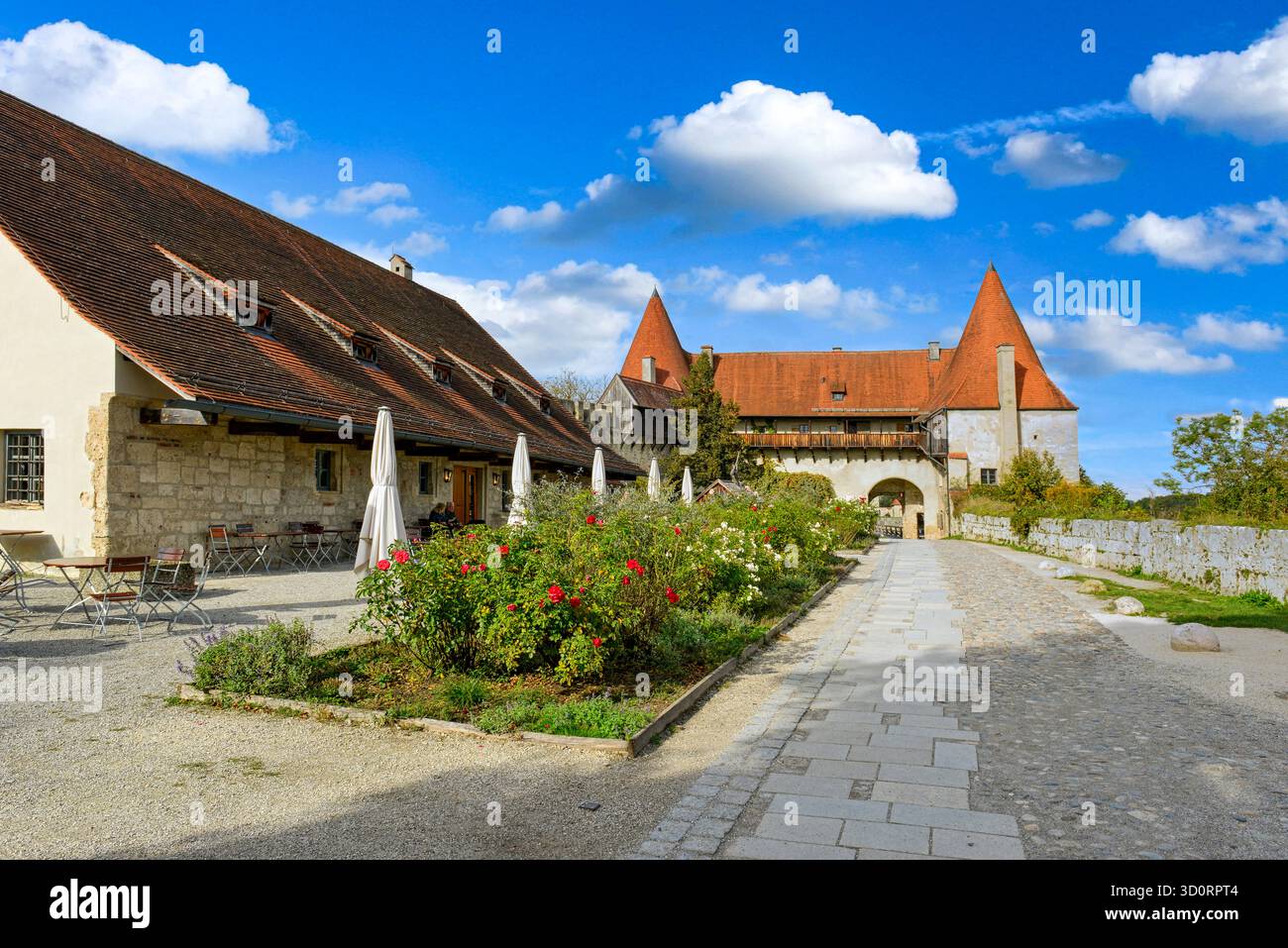 Uno dei tanti edifici all'interno del castello di Burghausen, in Germania Foto Stock