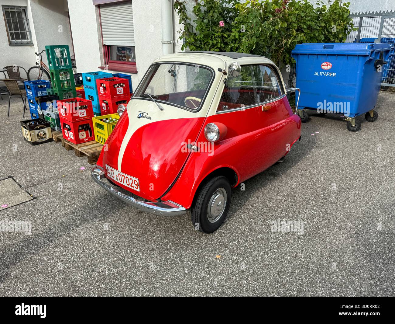 BMW Isetta Bubble car del 1955 - le prime auto prodotte in serie al mondo a raggiungere 3L per 100 km Foto Stock