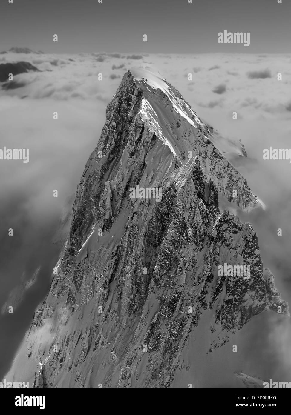 Grandes Jorasses, Chamonix Mont Blanc Francia al confine con la Val Ferret, Italia. Il versante nord ha una storia di successi alpinistici estremi. Foto Stock