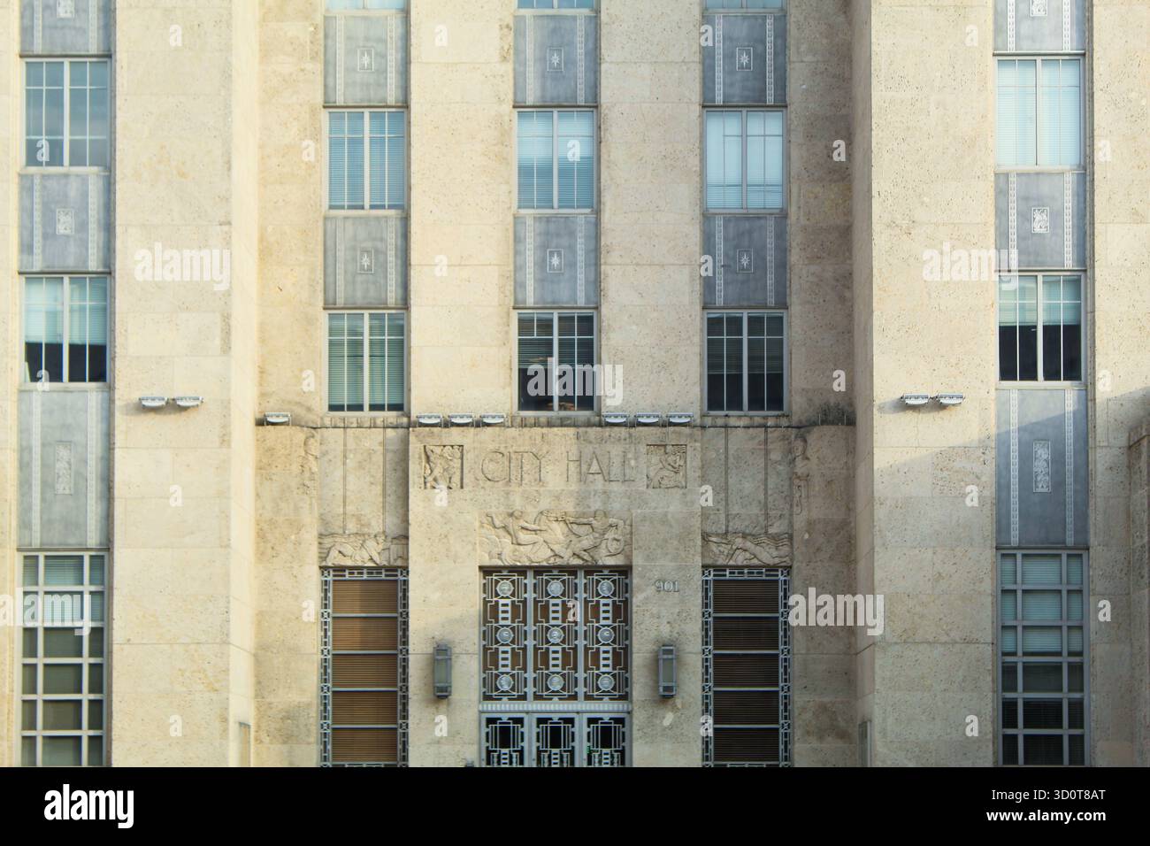 Houston, Texas, USA - 23 ottobre 2025: Architettura Art Deco Houston City Hall Foto Stock