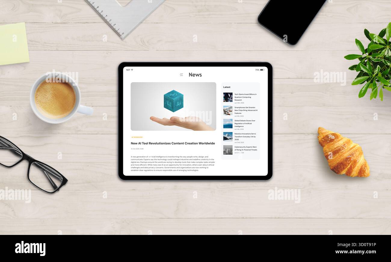 Tablet che mostra articoli di notizie su una scrivania in legno con caffè, croissant e bicchieri, che rappresenta la comunicazione digitale e lo stile di vita moderni Foto Stock