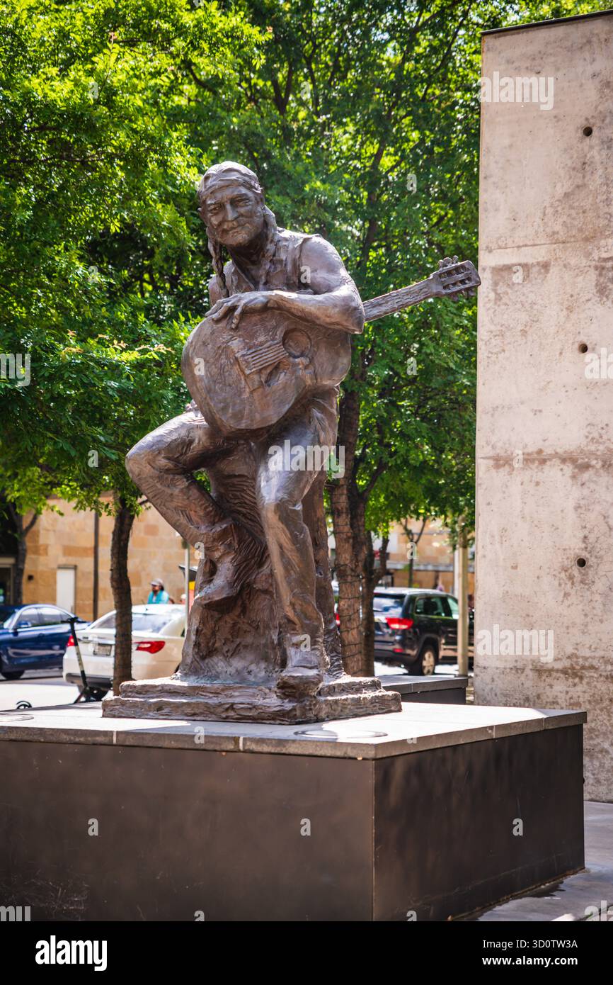 Austin, Texas USA - 2 maggio 2019: Statua di Willie Nelson omaggio al lungo Austin City Limits Show. Foto Stock