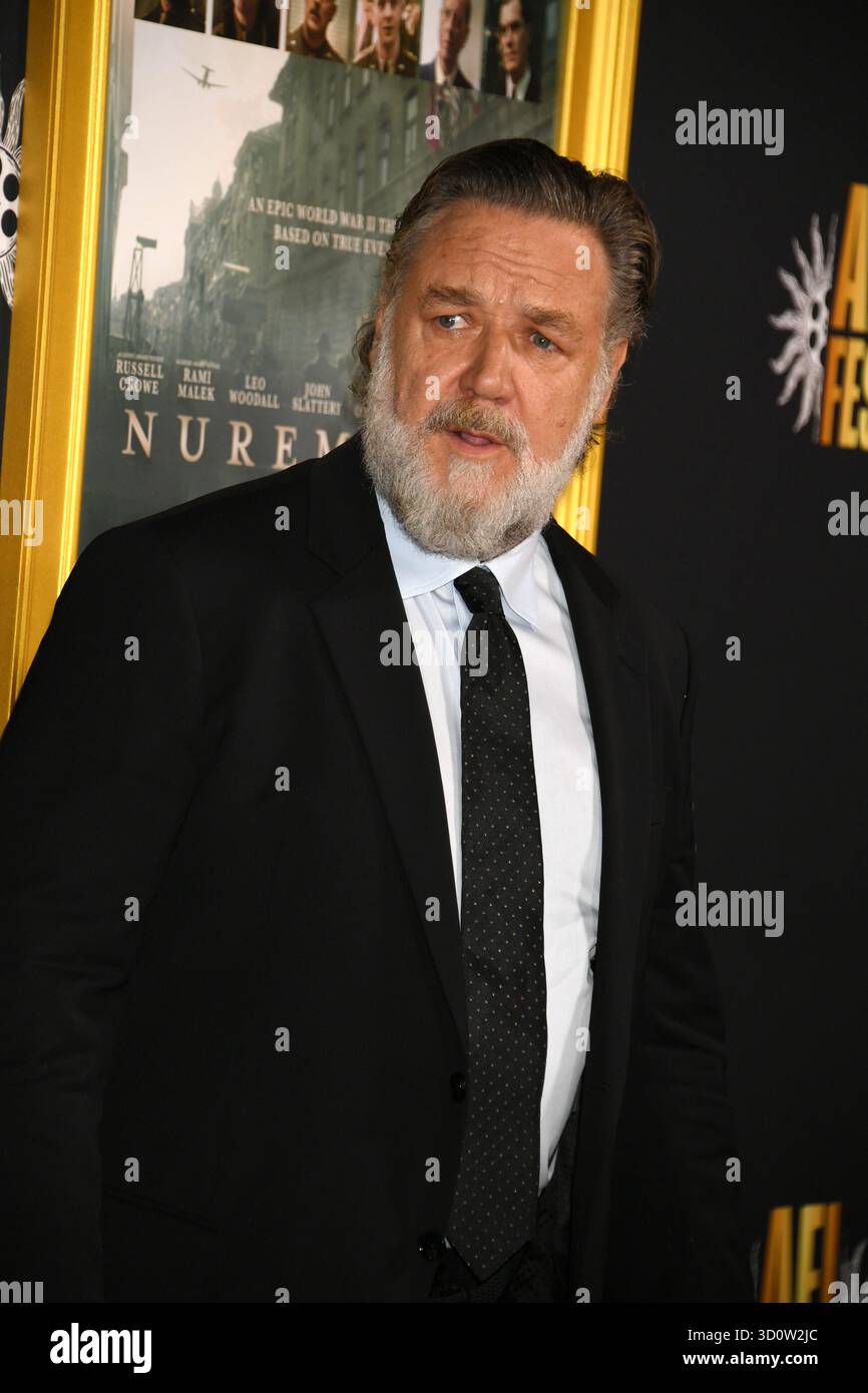 Los Angeles, California, 24 ottobre 2025. Russell Crowe all'AFI Fest 2025 Premiere di Norimberga al TCL Chinese Theatre il 24 ottobre 2025 a Los Angeles, California. Crediti: Jeffrey Mayer/Media Punch/Alamy Live News Foto Stock