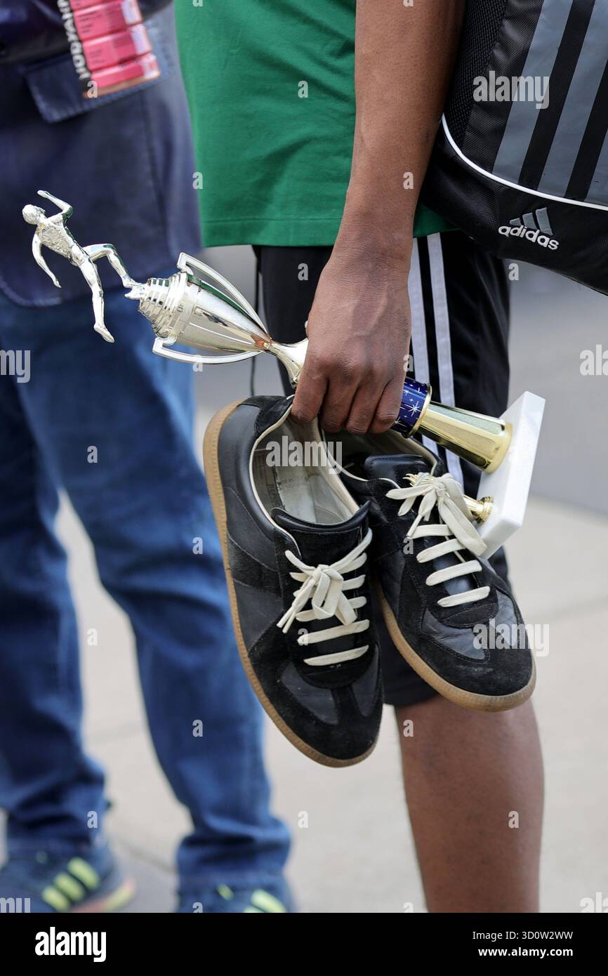 NAZIONI UNITE, NEW YORK – 24 OTTOBRE 2025: Le Nazioni Unite celebrano il suo 80° anniversario in occasione della giornata delle Nazioni Unite, commemorando l'entrata in vigore della carta delle Nazioni Unite nel 1945. L’osservanza annuale evidenzia la missione dell’organizzazione di mantenere la pace, promuovere relazioni amichevoli tra le nazioni e promuovere il progresso sociale e i diritti umani. In tutto il mondo, concerti, eventi culturali e la campagna "Turn the World un Blue" segnano la pietra miliare, celebrando otto decenni di unità e cooperazione tra le nazioni. (Foto: Giada Papini Rampelotto/EuropaNewswire) Foto Stock