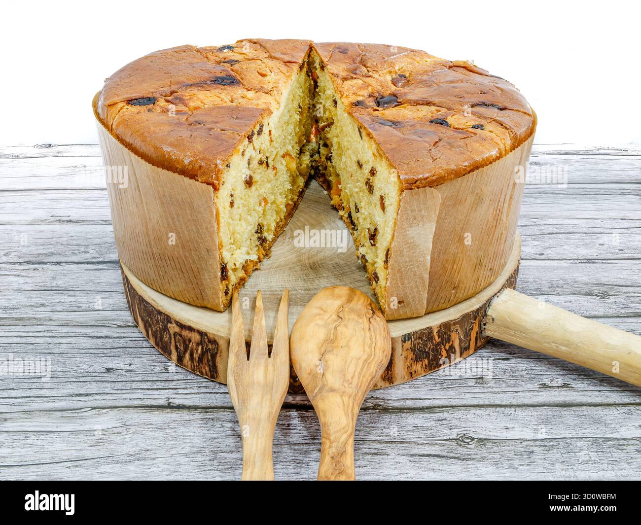 panettone, dolce natalizio italiano, in questo caso la classica versione alla frutta Foto Stock