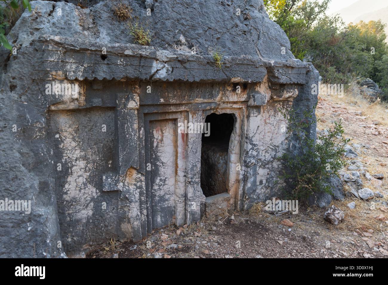 Ingresso alla tomba dorica di Acdam nell'antica città di Antifello. Kas, Turchia Foto Stock